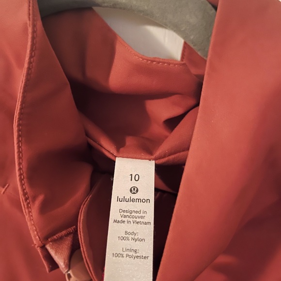 Lululemon Rain Jacket - Rust - Size 10 - Picture 3 of 4